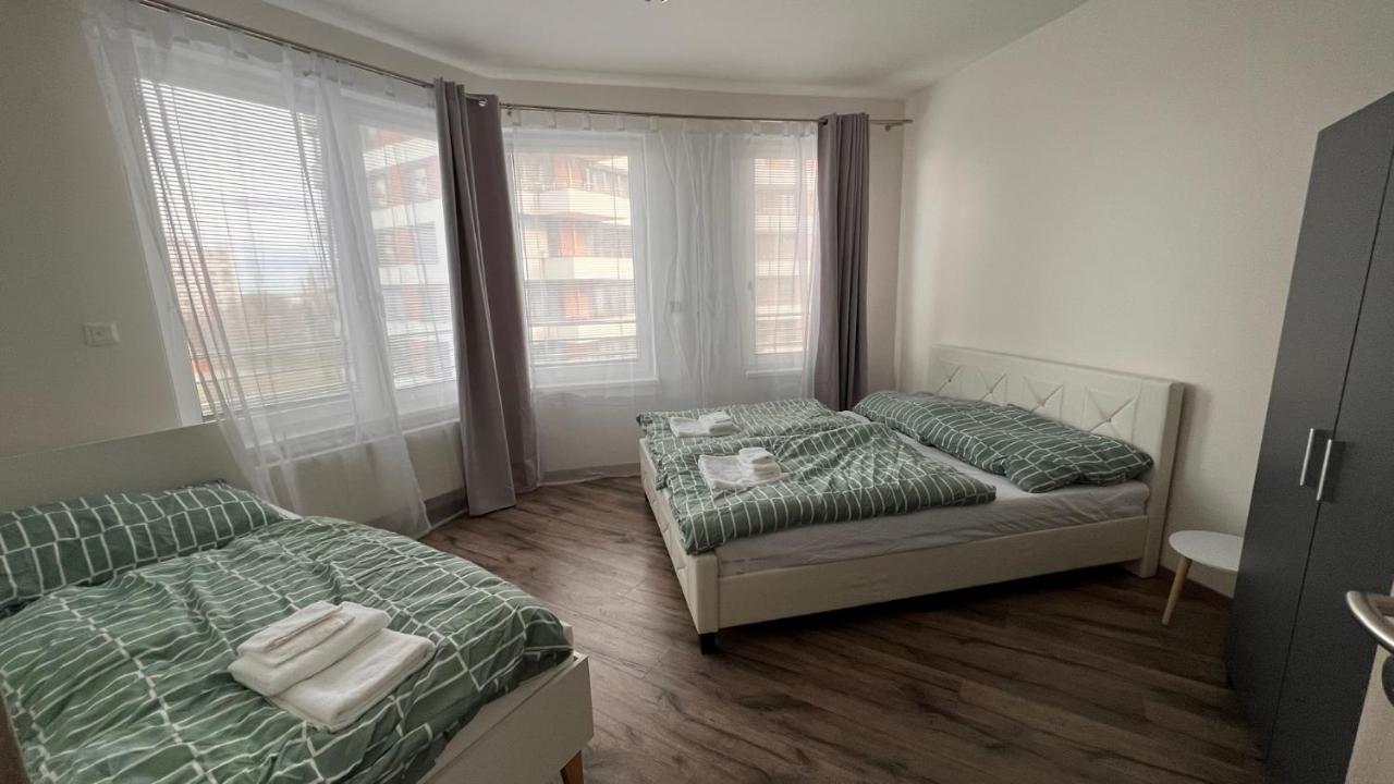 Air-Conditioned, 2 Room Apartment With Balcony, New Building Raca Bratislava Esterno foto
