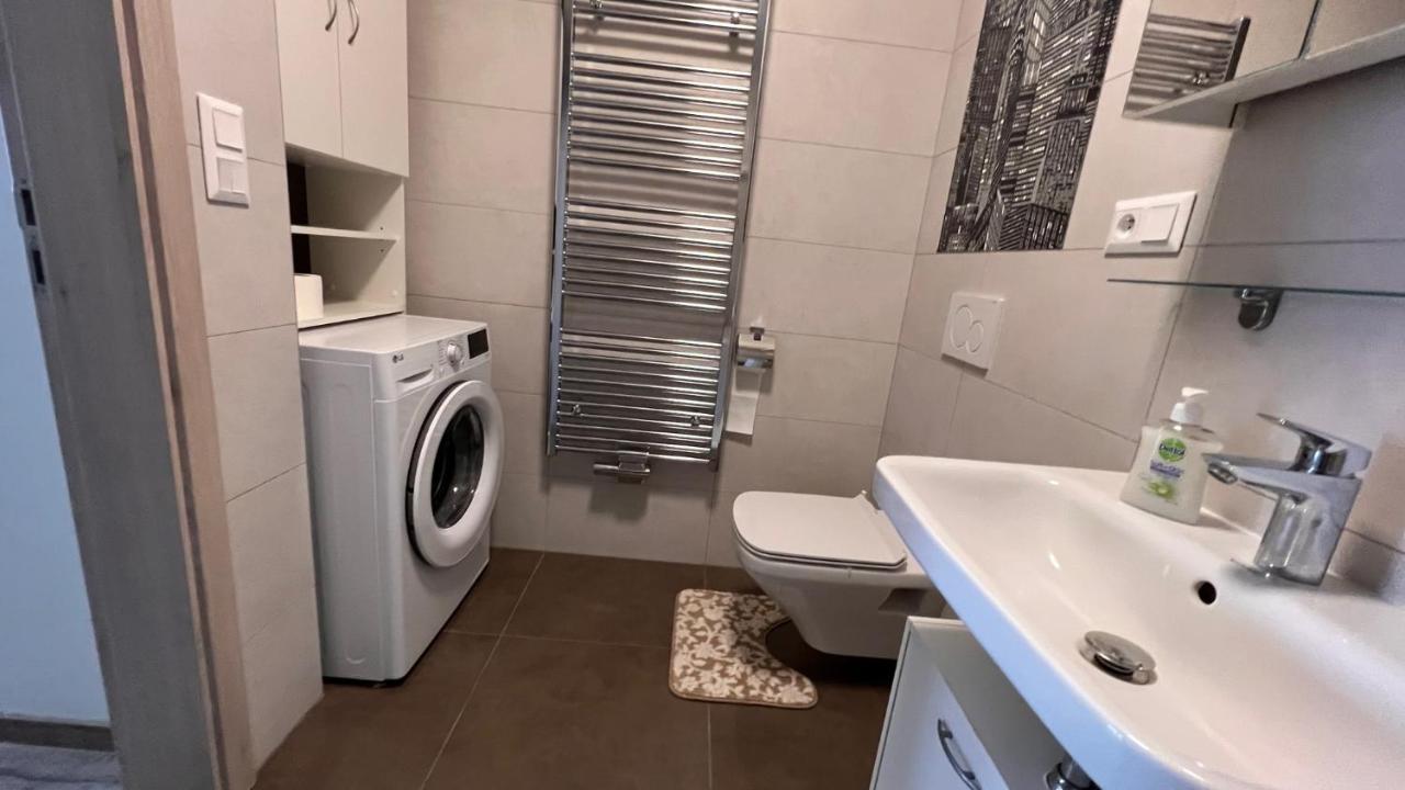 Air-Conditioned, 2 Room Apartment With Balcony, New Building Raca Bratislava Esterno foto