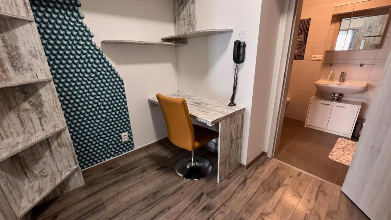 Air-Conditioned, 2 Room Apartment With Balcony, New Building Raca Bratislava Esterno foto