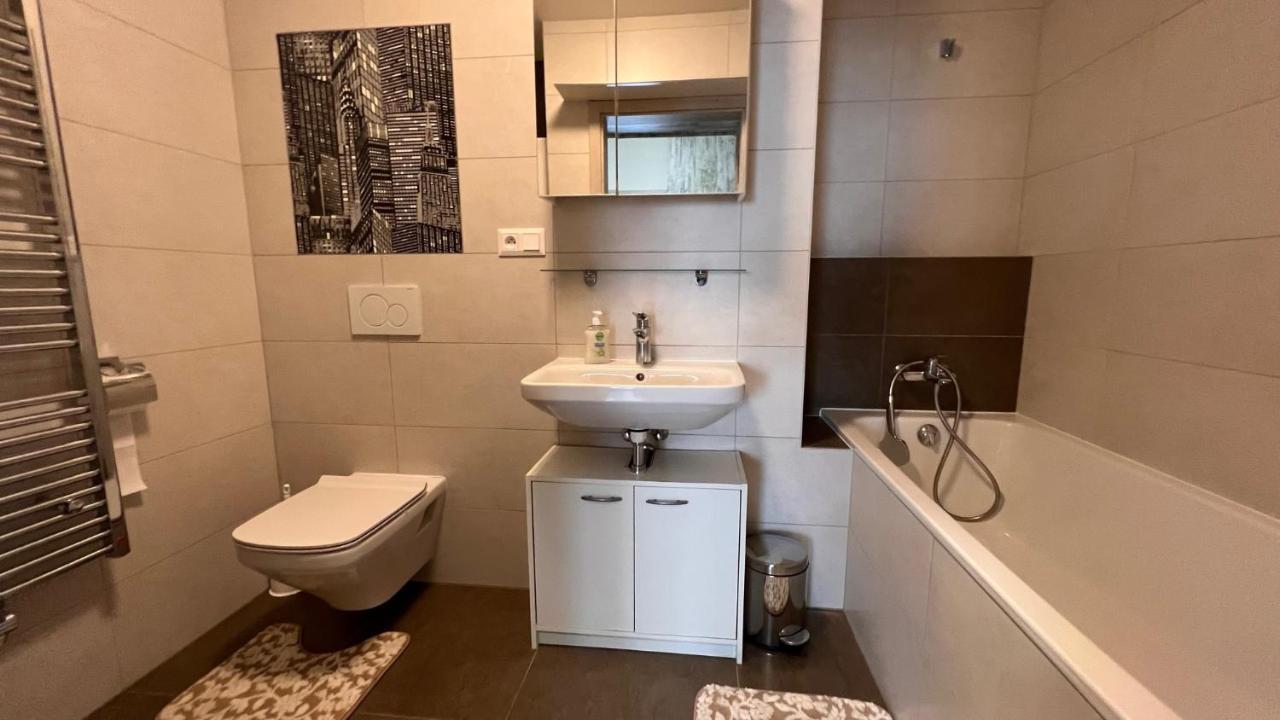 Air-Conditioned, 2 Room Apartment With Balcony, New Building Raca Bratislava Esterno foto