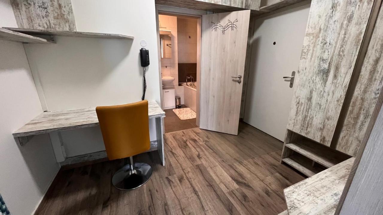 Air-Conditioned, 2 Room Apartment With Balcony, New Building Raca Bratislava Esterno foto